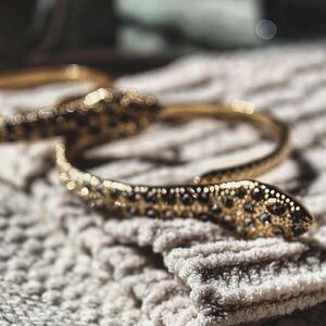 🆕️Holiday Collection// snake earrings